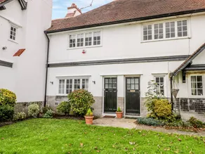 Family-friendly cottage with garden - Image 3