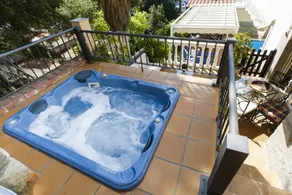 Maison avec barbecue, terrasse et jacuzzi - Image 2
