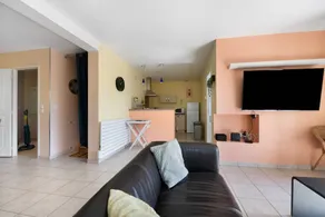 Cottage entièrement équipé avec barbecue, terrasse et jardin | Vue jardin - Image 4