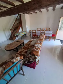 Holiday home with BBQ & garden - Image 3