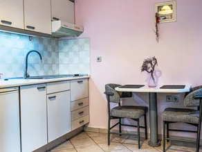 Holiday apartment with BBQ, terrace & garden | Dogs allowed - Image 4