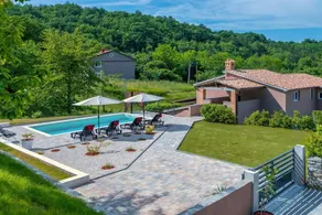 Voll ausgestattetes schönes Ferienhaus mit Garten und Grill - Image 2