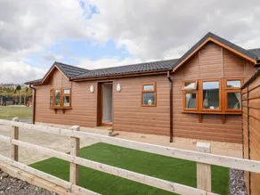 Cottage with garden - Image 3