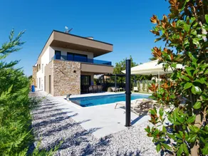 Fully equipped nice holiday home with garden, terrace & private pool - Image 2