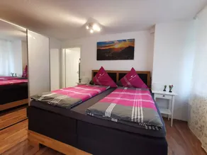Agréable appartement convivial et familial avec internet haut débit, jardin et terrasse | Vue jardin | Avec animaux admis - Image 2