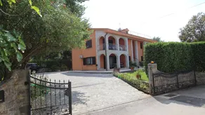 Flat with garden & terrace - Image 2