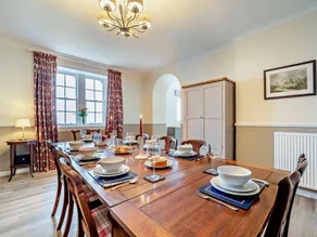 Cottage with barbeque & garden | River view - Image 3
