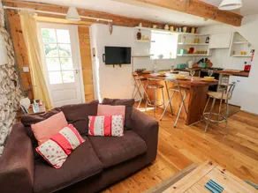 Family-friendly charming cottage with terrace & garden | Dogs allowed - Image 4