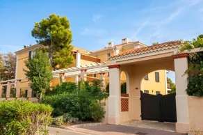 Charmant appartement de vacances avec jardin, barbecue et terrasse | Vue jardin - Image 2