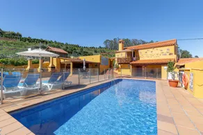 Schönes Ferienhaus mit Pool, Terrasse und Garten | Bergblick | Hunde erlaubt - Image 2