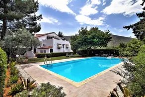 Villa avec piscine, jardin et terrasse - Image 3