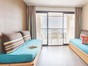 Apartment with pool - Image 5