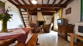 Holiday home with BBQ, terrace & garden - Image 3