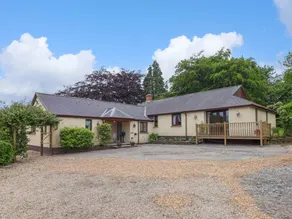 Cottage with garden - Image 2