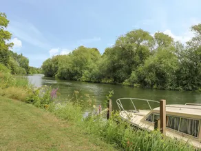 Cottage with garden & barbecue - Image 2