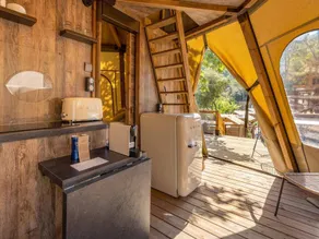 Location insolite avec terrasse et piscine - Image 5