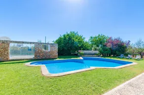 Fully equipped villa with garden, terrace & private pool - Image 4