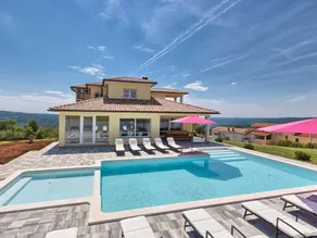Espectacular villa totalmente equipada con piscina - Image 2