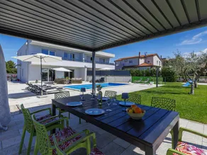 AMAZING HOLIDAY HOME IN NOVIGRAD WITH BUBBLE BATH - Image 5