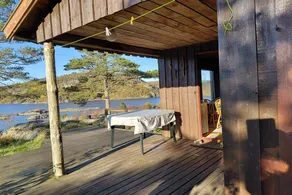 Holiday home with barbecue, terrace & garden | Water view | Pets are welcome - Image 2