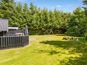 House with BBQ, terrace & hot tub - Image 5