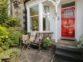 Cottage with terrace & garden - Image 2