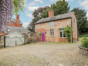 Cottage with garden - Image 2