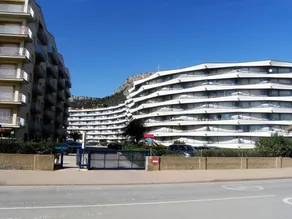 Appartement de vacances avec terrasse et piscine - Image 3