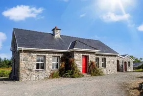 Flat with garden & BBQ | Garden view | Dogs allowed - Image 2