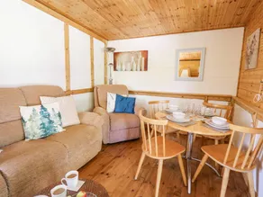 Family-friendly beautiful cottage with jacuzzi & garden | Pets allowed - Image 4
