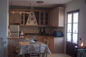 Fully equipped lovely holiday home with jacuzzi & terrace - Image 3