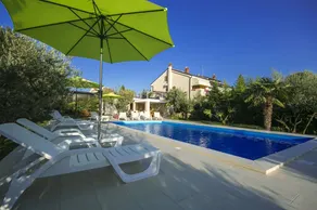 Charmantes Apartment nur 400 Meter zum Strand mit grossem Pool, privater Terrasse, Grill, Liegen - Image 2