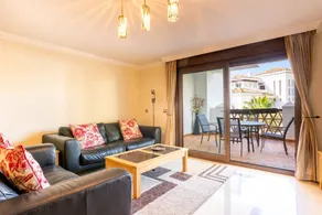 Appartement avec piscine, terrasse et jardin - Image 3