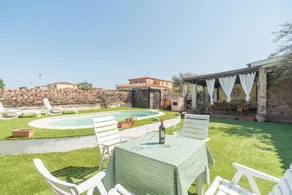 Maison avec jardin, barbecue et terrasse | Vue jardin - Image 2