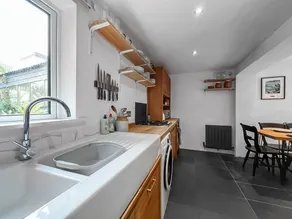 Children-friendly lovely cottage with terrace & garden | River view | Pets allowed - Image 4