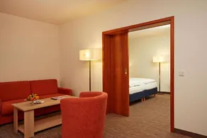Apartment with pool, sauna & garden - Image 3