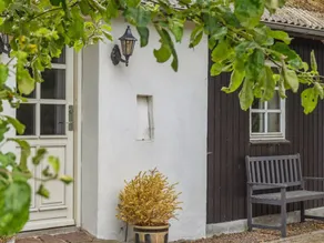 Holiday home with BBQ & terrace - Image 5