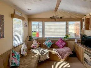 Cottage with pool - Image 2