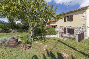 Casa vacacional con barbacoa, jardín y terraza - Image 2