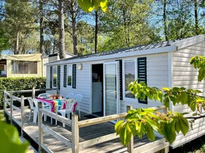 Family-friendly charming mobile home with terrace & heated pool - Image 4