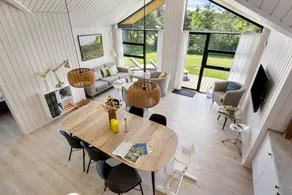 House with hot tub, BBQ & sauna - Image 4