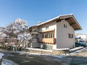 Voll ausgestattetes Ferienhaus mit Terrasse | Skifahren in der Nähe - Image 2