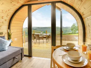 Family-friendly nice cottage with garden, barbeque & jacuzzi | River view - Image 3
