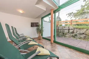 4-bed room, shower or bath, toilet - Image 3