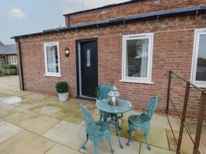 Cottage with garden - Image 2
