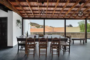 Casa vacacional apta para familias con barbacoa y terraza | Vistas al jardín - Image 2