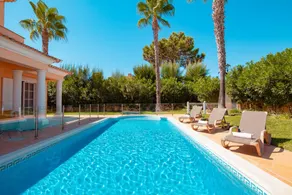 Villa with terrace, private pool & garden - Image 5