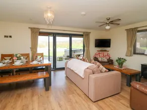 Child-friendly cottage with jacuzzi & garden | Pets allowed - Image 3
