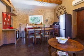 Holiday home with garden, pool & barbeque - Image 5