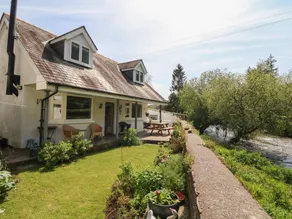 Cottage with garden - Image 2